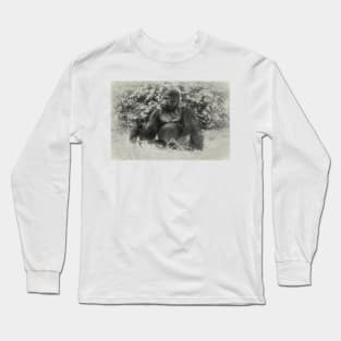 Male gorilla sitting on the ground Long Sleeve T-Shirt
